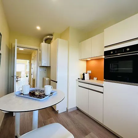 Traversant T2 - Face Et A Proximite Des Commerces - - Lb440-032 Apartment *