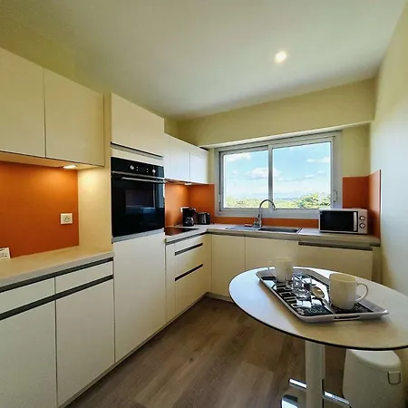 Apartment Traversant T2 - Face Et A Proximite Des Commerces - - Lb440-032